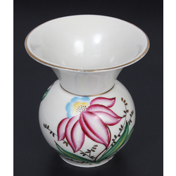 Фарфоровая ваза с цветочной росписью