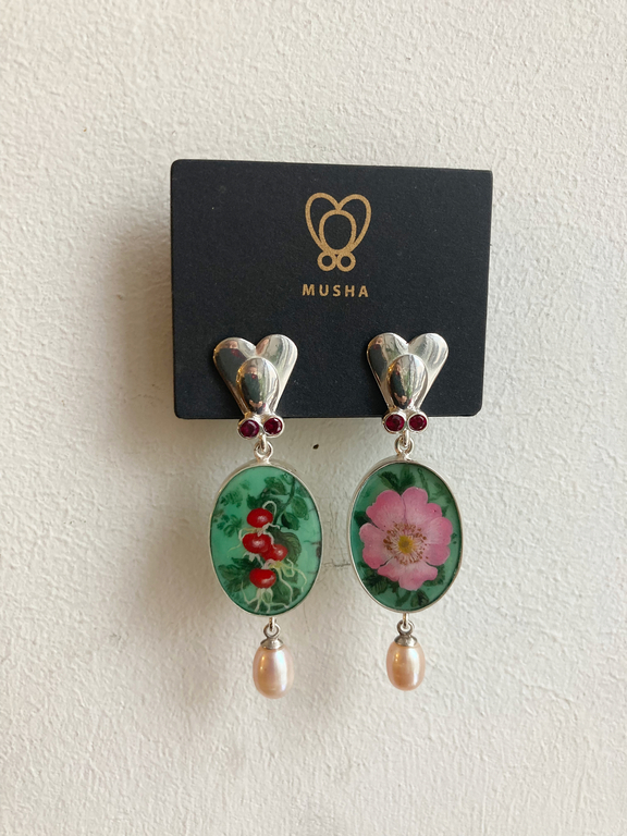 Серьги - Дикие розы на кабошонах из бирюзы, серебро, пресноводный жемчуг, рубиновые цирконы 