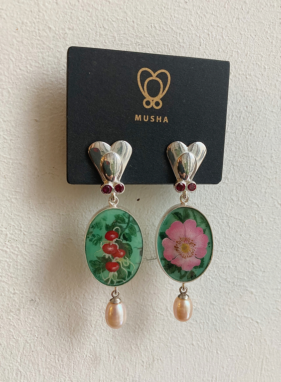 Серьги - Дикие розы на кабошонах из бирюзы, серебро, пресноводный жемчуг, рубиновые цирконы 