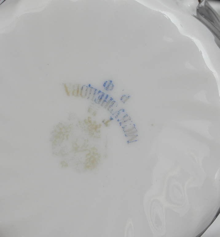 Kuzņecova porcelāna tasīte ar apakštasīti