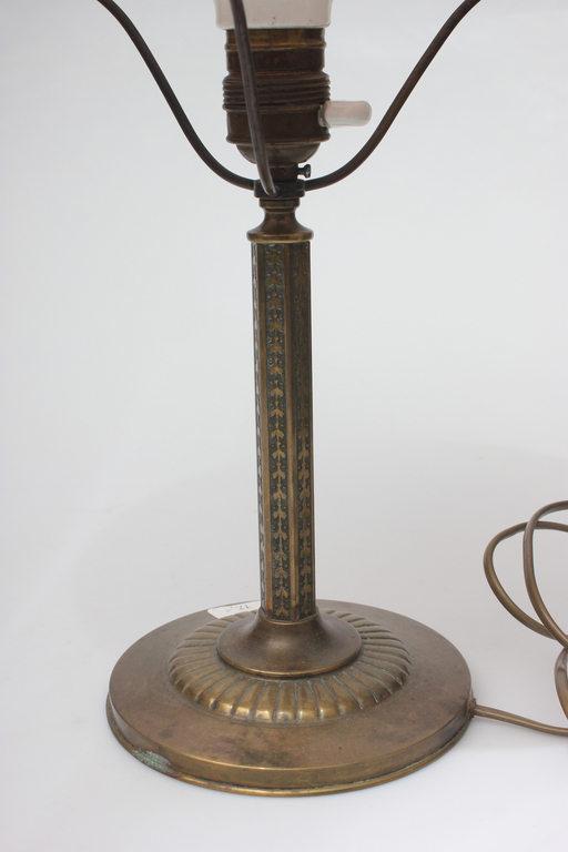 Настольная лампа из латуни с куполом