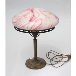 Misiņa galda lampa ar kupolu
