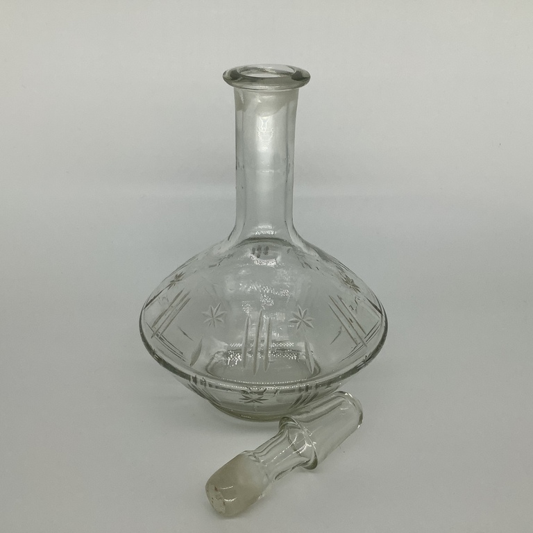 Vodka decanter. Imperial Russia. In a good condition. Hand carved. Original cork.