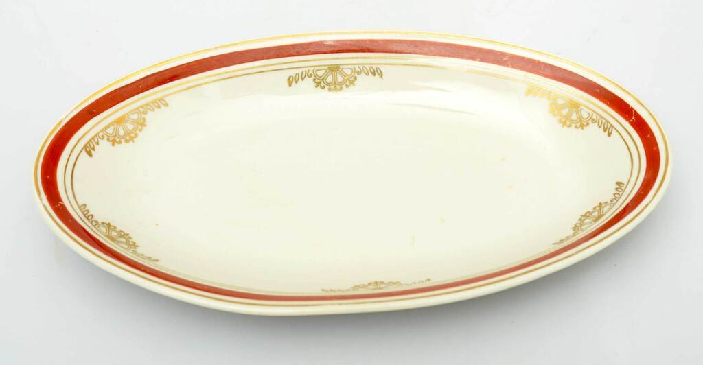 Porcelain serving plate Limedota
