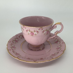 Tea cup and saucer in pink floral porcelain, Tea cup and saucer in pink floral porcelain, LEANDER 1946 China de Bohemia, 14K gold trim.