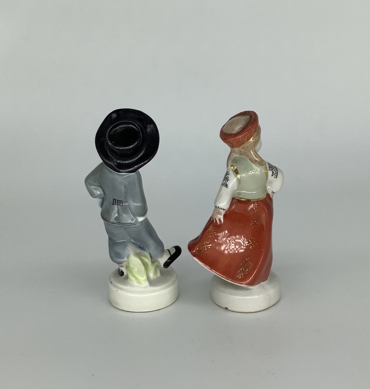 Pair of porcelain figures 