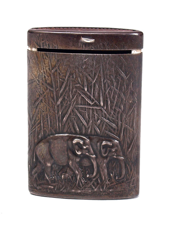 Серебряная коробка с слонами