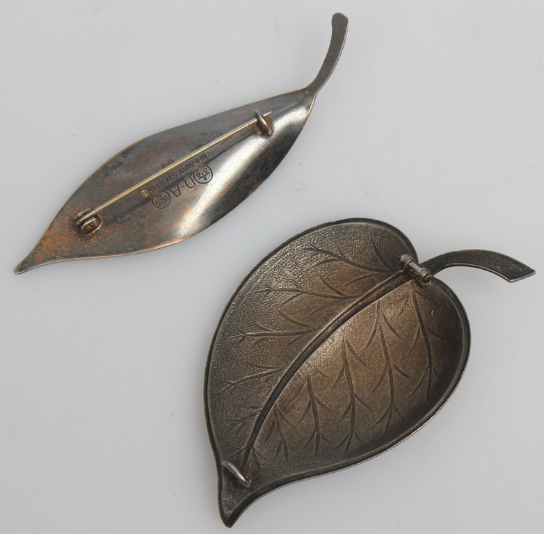 Two silver brooches with enamel (one brooch with defect - missing clasp pin)