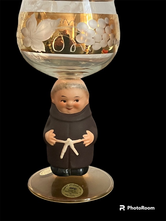 Goebel glāzes uz porcelāna figūriņu bāzes, Vacija  