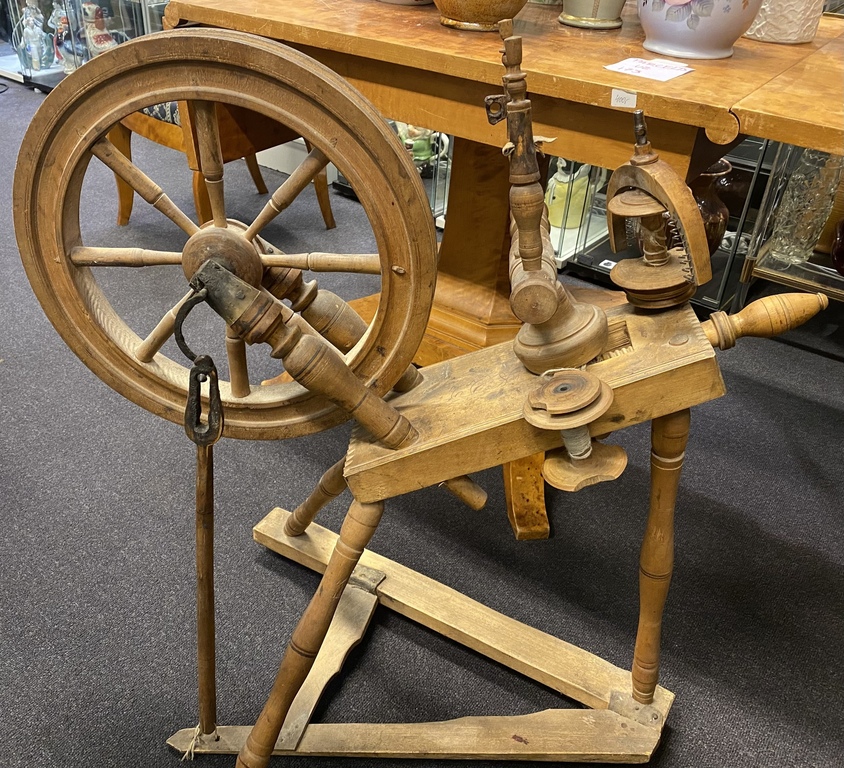 Wooden spinning wheel