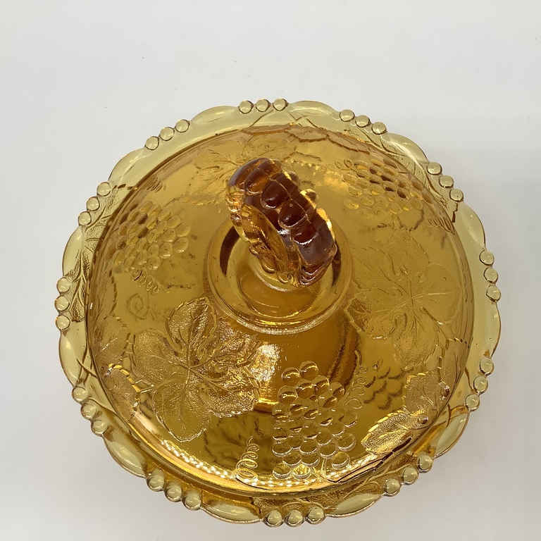 Конфетница из медового стекла. Бельгия. Начало 20 века.рисунок виноградная лоза