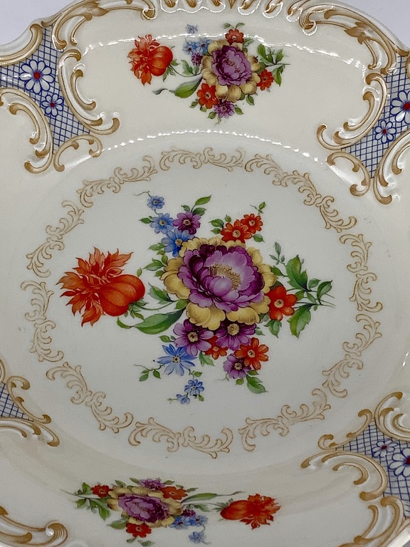 Schumann,Bavārija,Liela salātu bļoda.Ar rokām apgleznota.Ziloņkaula porcelāns