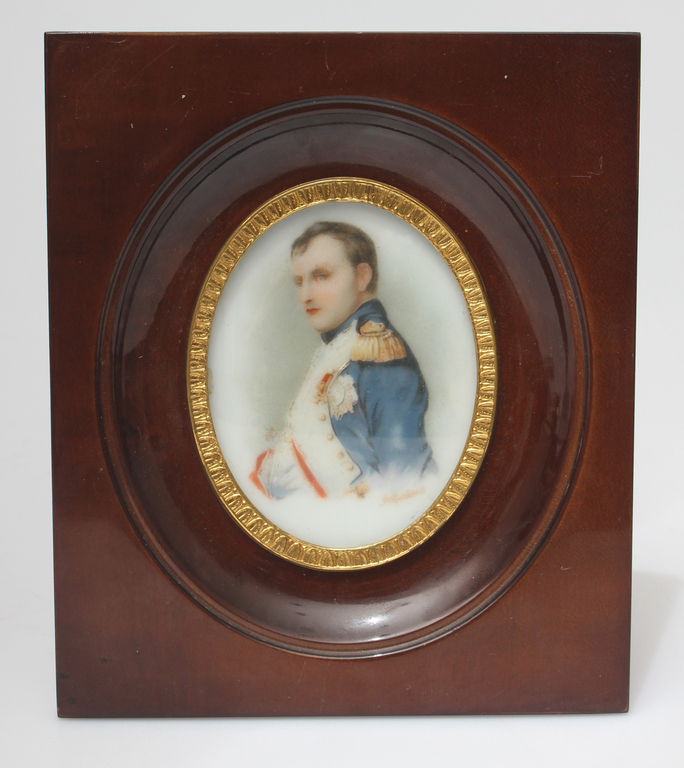 Decorative wooden frame with porcelain