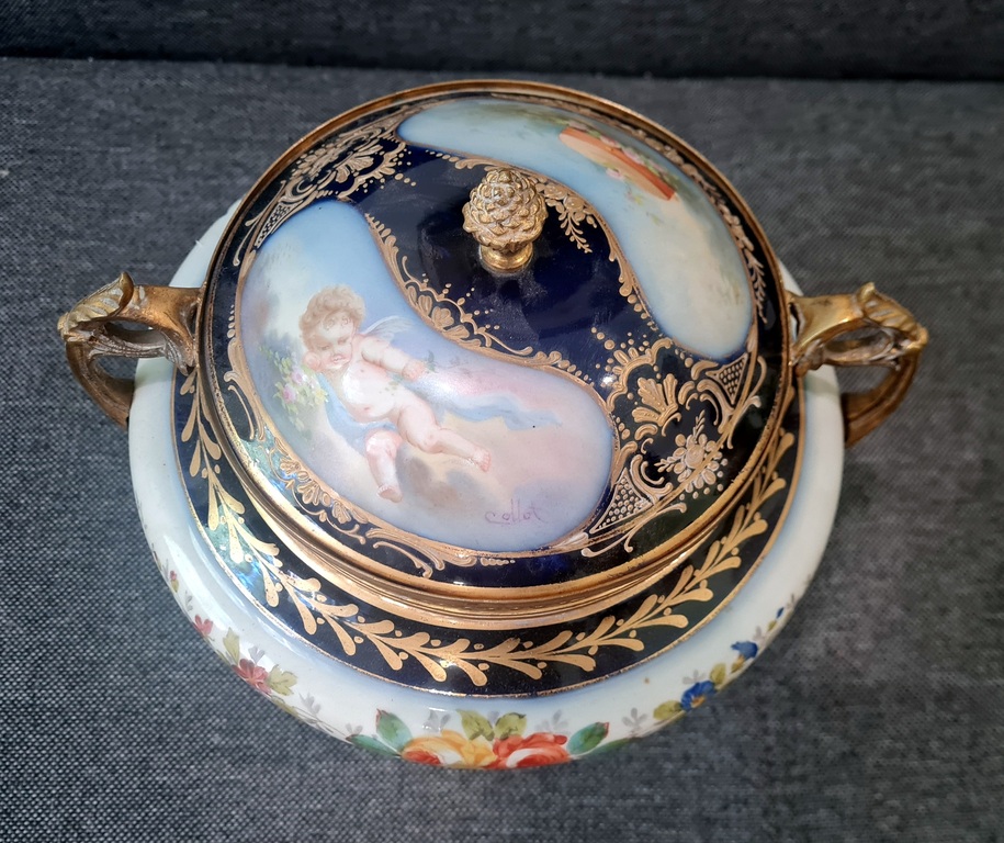 Chateau Des Tuileries porcelain/bronze dish with lid