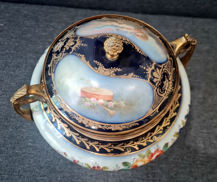 Chateau Des Tuileries porcelain/bronze dish with lid