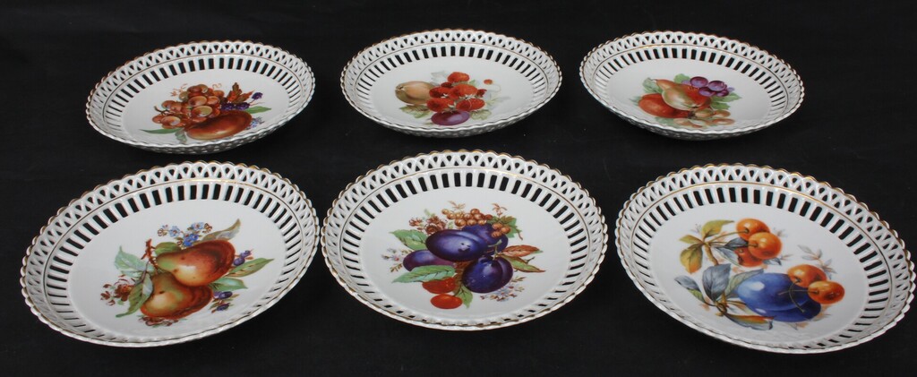 Painted porcelain serving plates (6 pcs.)