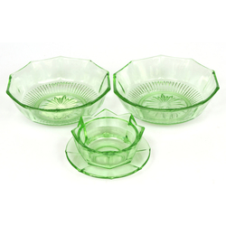 Green glassware set (3 pcs)