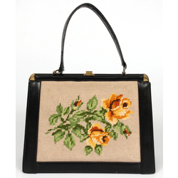 Handbag with embroidery 