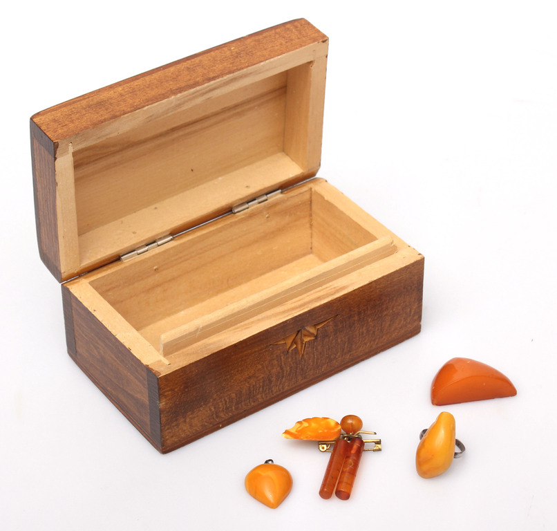3 amber items complete with carved chest