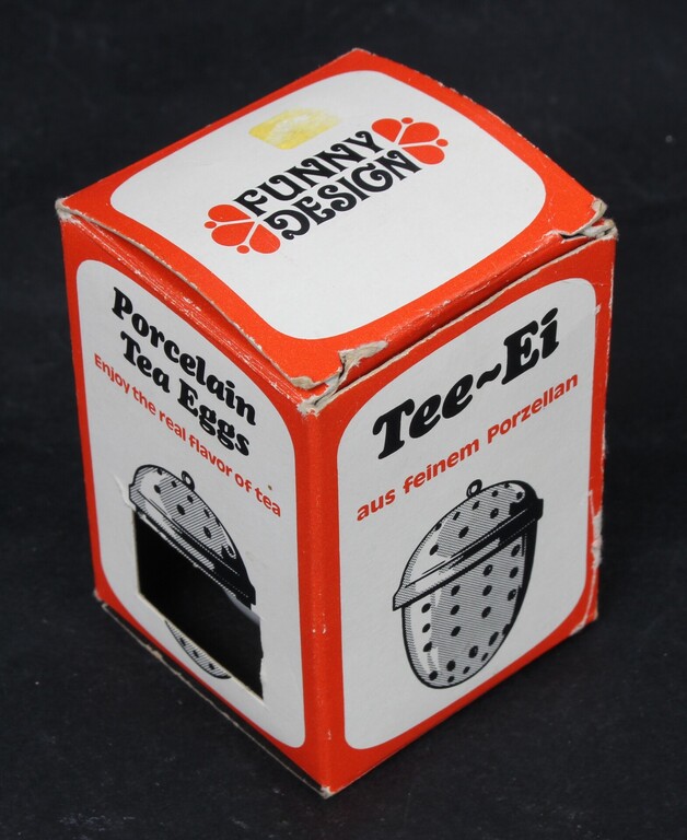 Porcelain tea strainer with original box