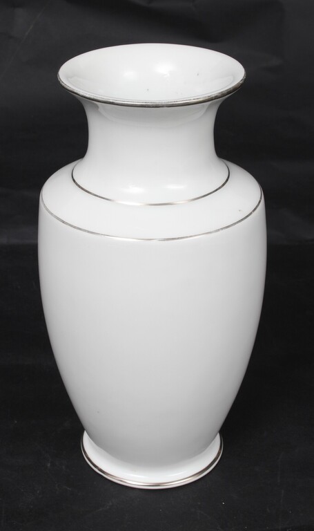 Фарфоровая ваза Jessen с росписью