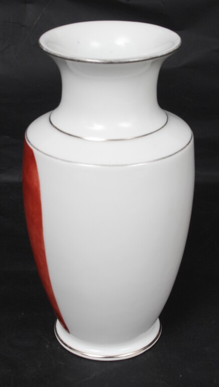 Jessen porcelain vase with painting