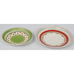 Serving porcelain plates (2 pcs.)