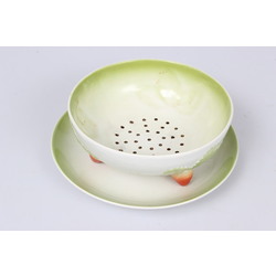 Porcelain strainer with plate