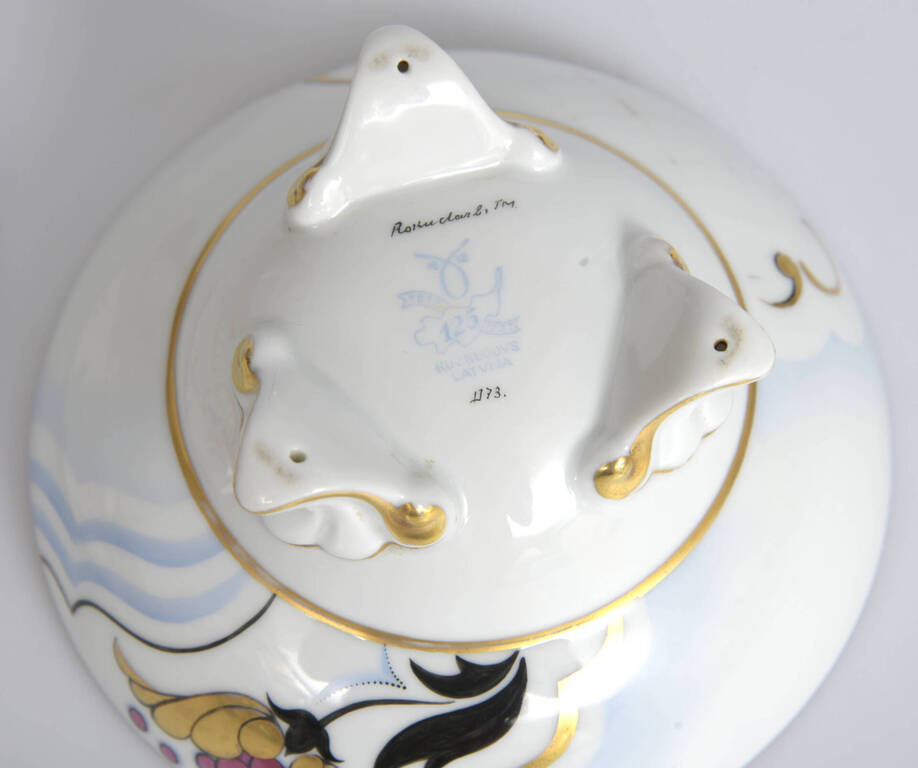 Kuznetsov porcelain sweet dish with floral decoration