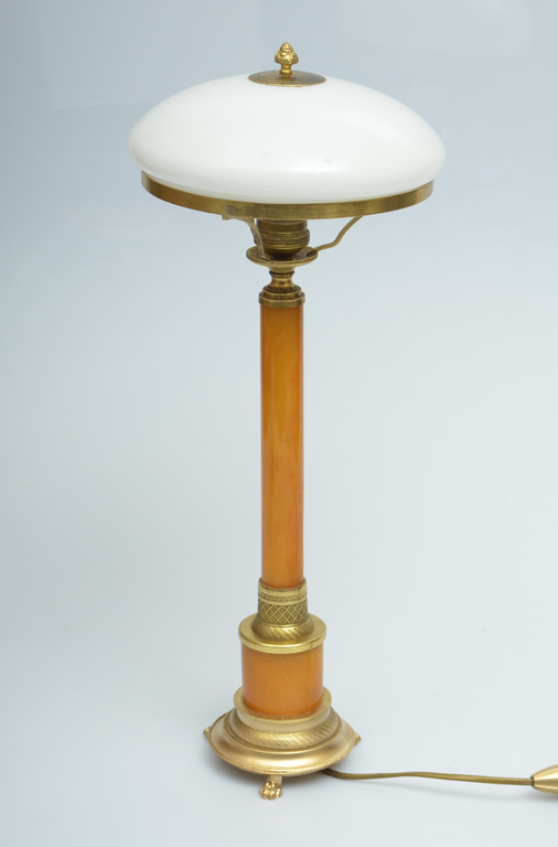 Бронзовый светильник с прессованным янтарем