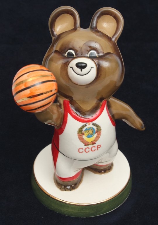 Porcelāna figūra ''Olimpiskais lācis basketbolists''