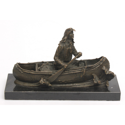 Bronzas  skulptūra uz marmora pamatnes ''Indiānis laivā''