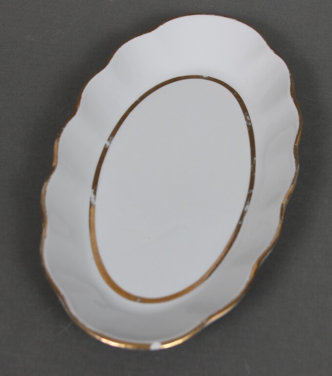 Rīgas porcelāna servējamais šķīvis