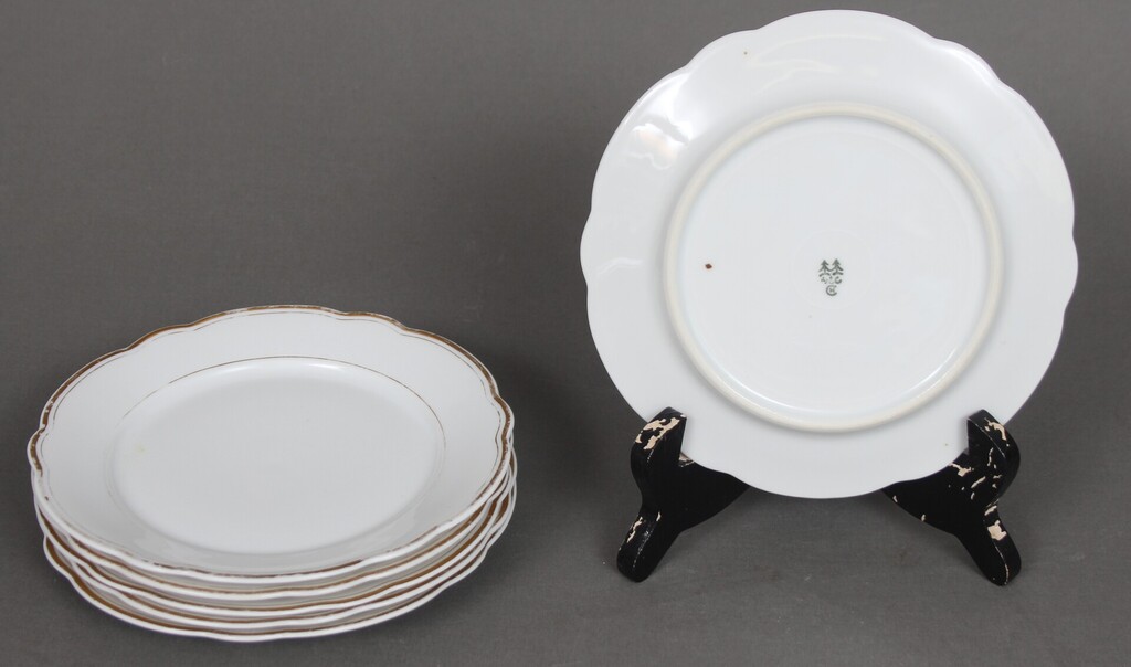 Set of porcelain plates (6+9+7 pcs)