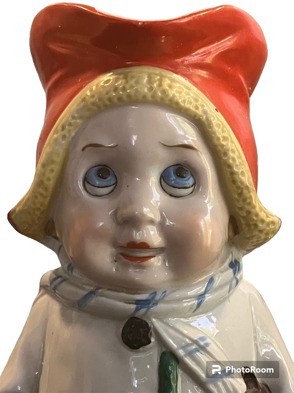 porcelāna krūze   Annele sarkanajā cepurē ar somiņu. , H-17,5 cm