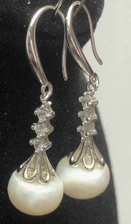 Silver earrings with white freshwater pearl.