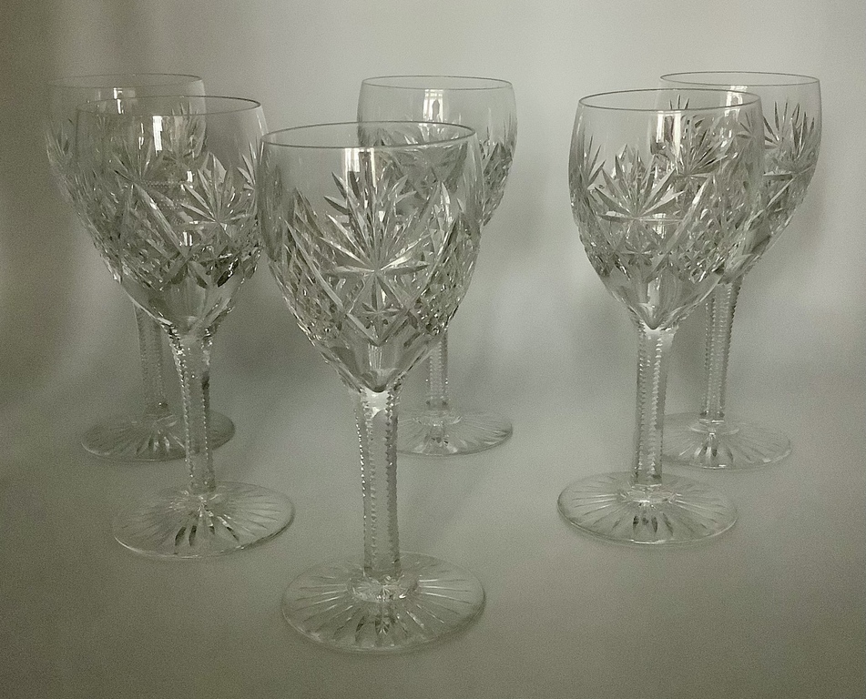 Wine glasses.Maltsovskie factories in Gus-Khrustalny.1910-1920.Diamond facet.Carved leg.6 pieces.Excellent preservation.