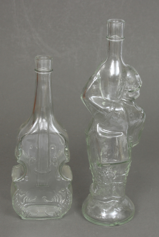 2 stikla pudeles - vīrs ar pudeli, kontrabass