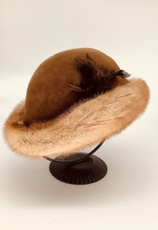 Felt hat with peacock feather. For hunting and riding. France. Rare brand Morreton