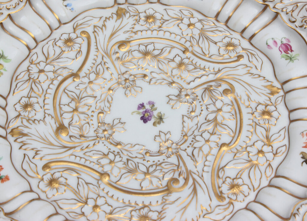Porcelāna šķīvis  ''Ziedi''