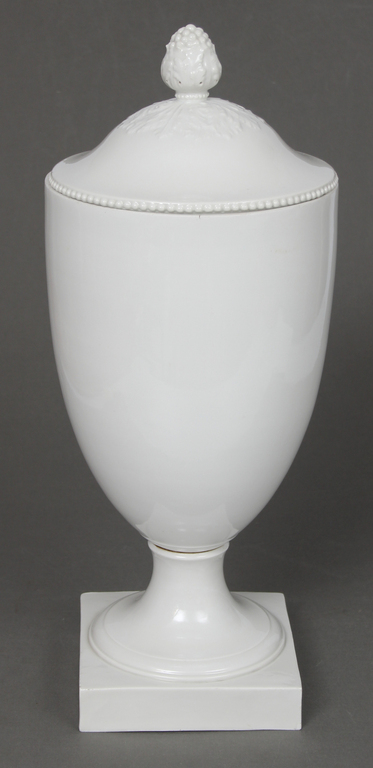 Porcelain urn with lid