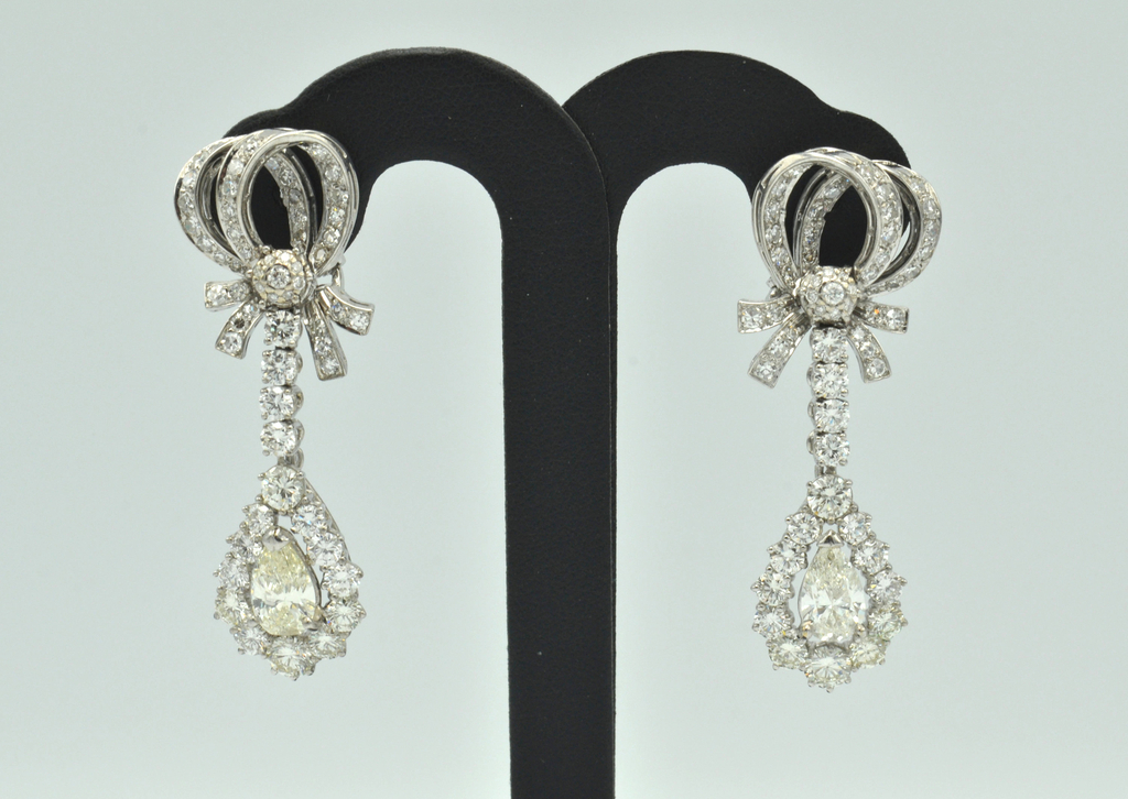 Gold earrings with 120 natural diamonds