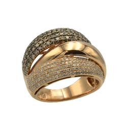 Gold ring with 235 natural diamonds