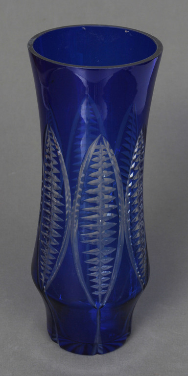 Iļguciema colored glass vase