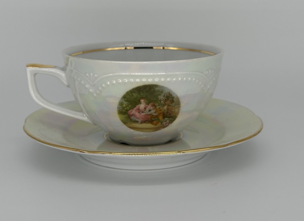 Porcelain cup with saucer.