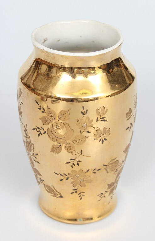 Рижская фарфоровая ваза с позолотой