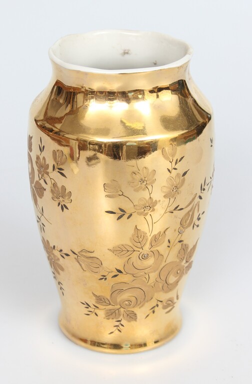 Рижская фарфоровая ваза с позолотой