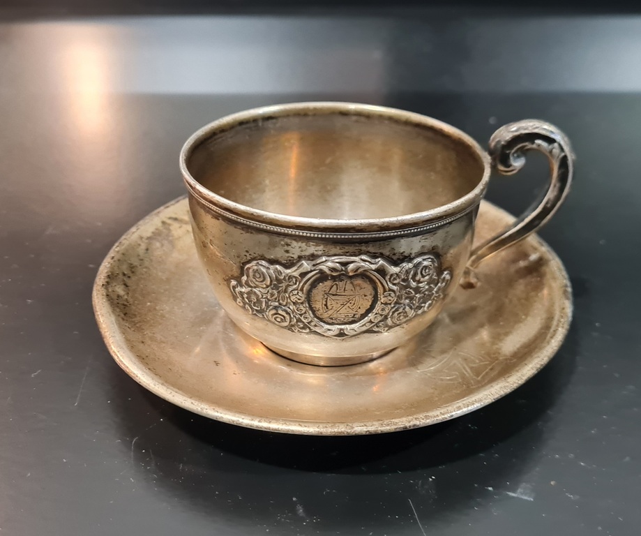 Silver tea/coffee cup with decorations. 107 grams. 1941