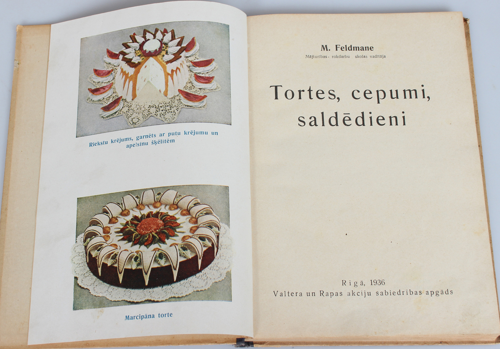 Divas grāmatas ''Augļi, dārzāji, cepumi un saldēdieni'' un ''Tortes-cepumi-saldēdieni''