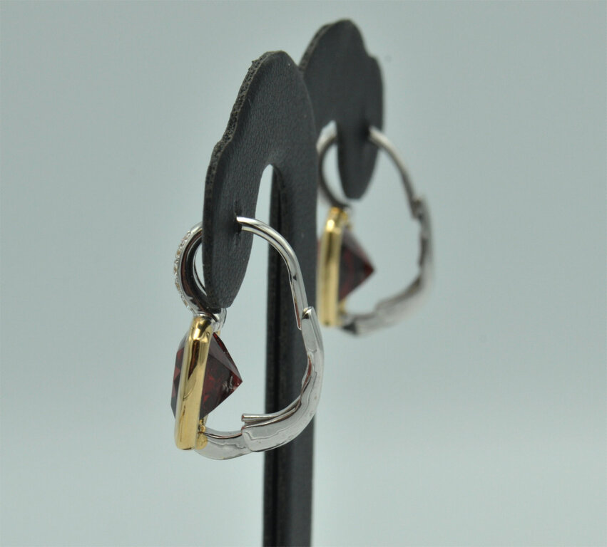 Yellow and white gold earrings with African garnets and diamonds